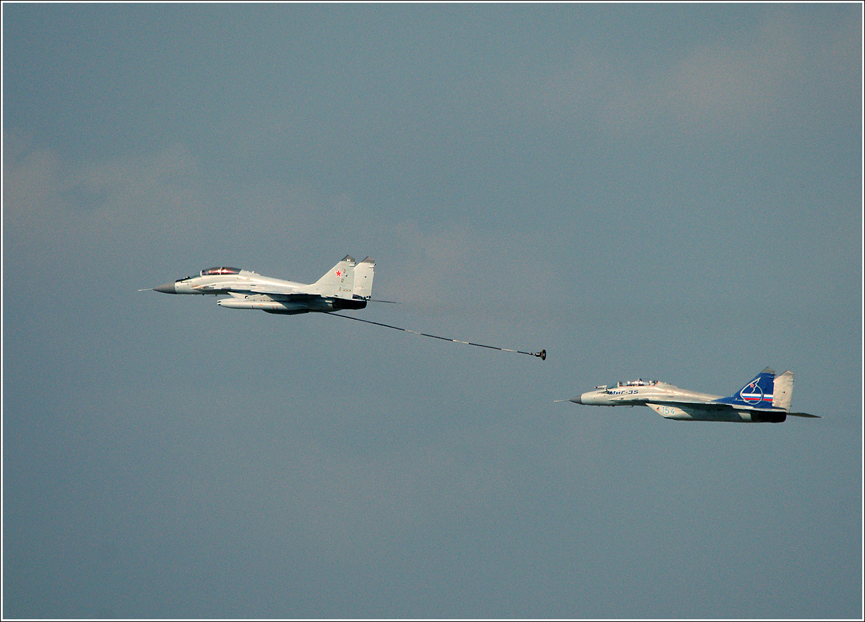 МиГ-35 МиГ-35 авиация самолет полет дозаправка Жуковский МАКС-2011