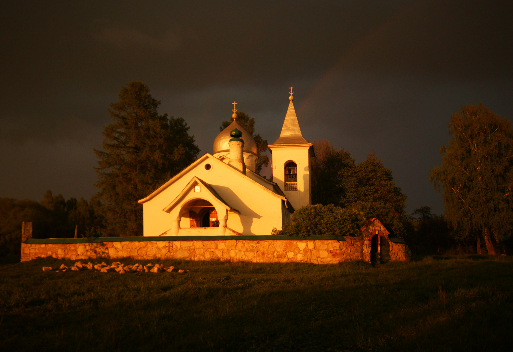 Закат после грозы Бехово Церковь Святой Троицы
