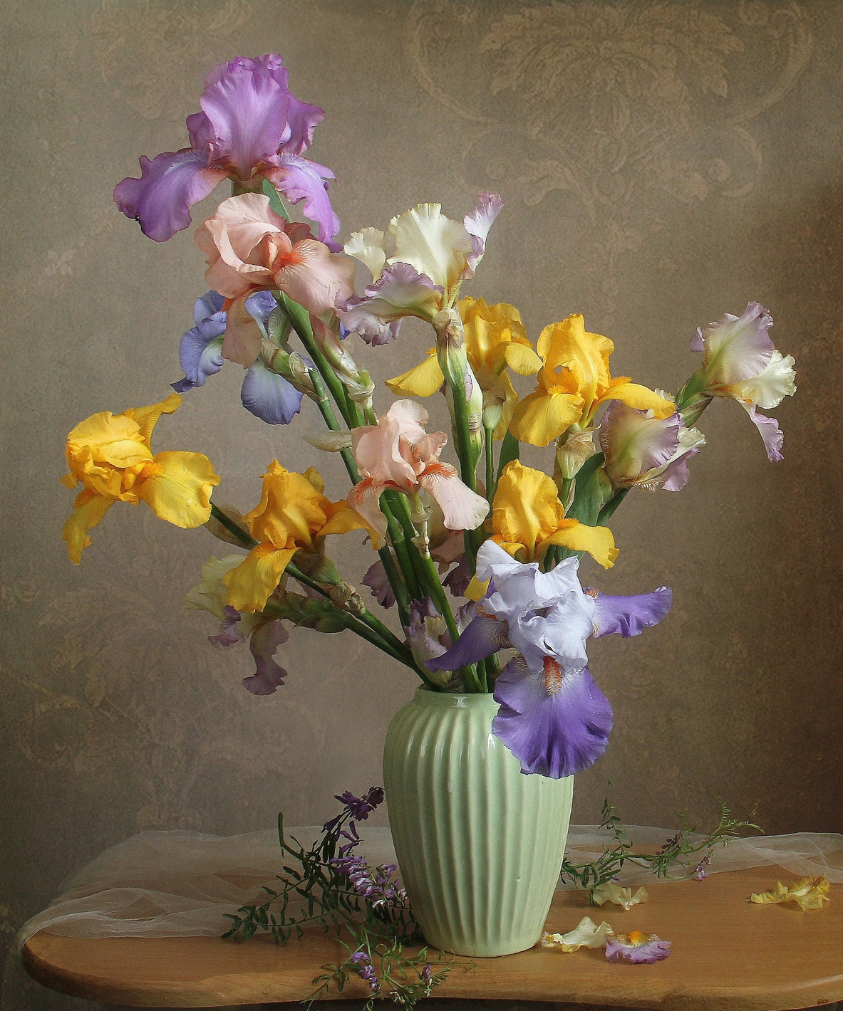 Люблю цветы, их радужные краски... Натюрморт ирисы весна букет цветов