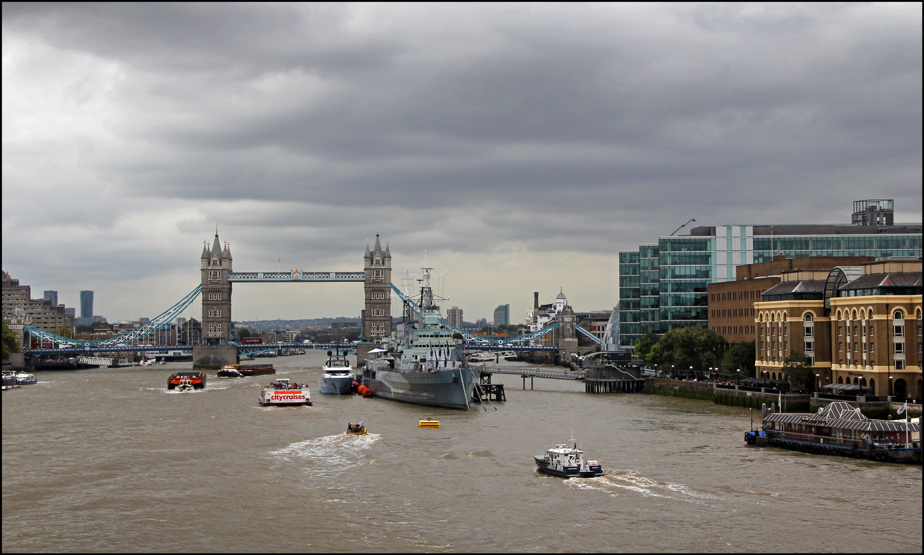 Лондон. Тауэрский мост. Лондон Тауэрский мост р.Темза символ Лондона и Британии