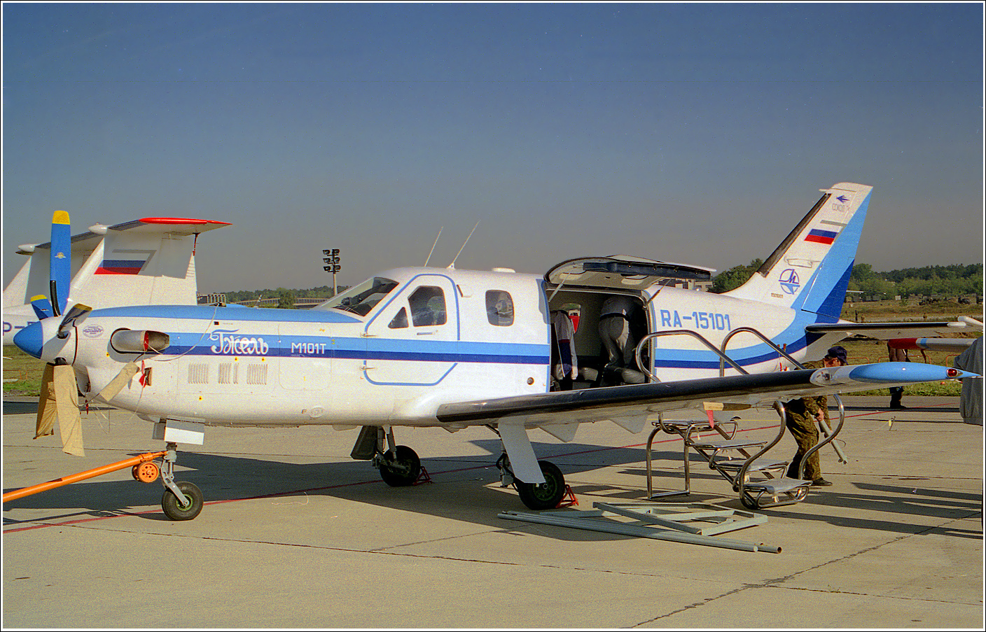 Гжель Гжель М101Т самолет авиация стоянка Жуковский 1998