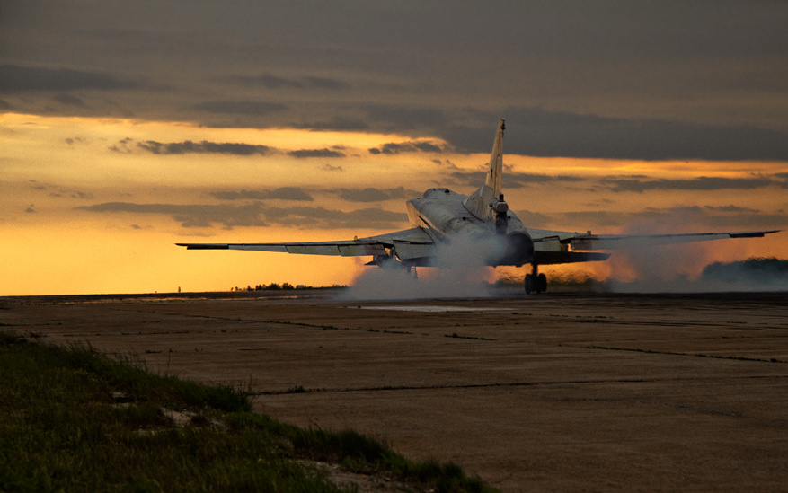 sunset with smoke Ту-22М3
