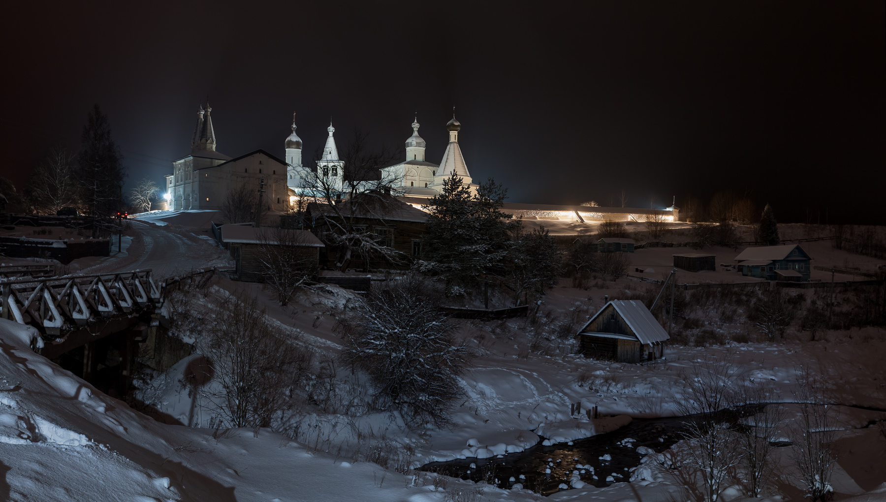Вид на Ферапонтов монастырь ночью Ферапонтов монастырь