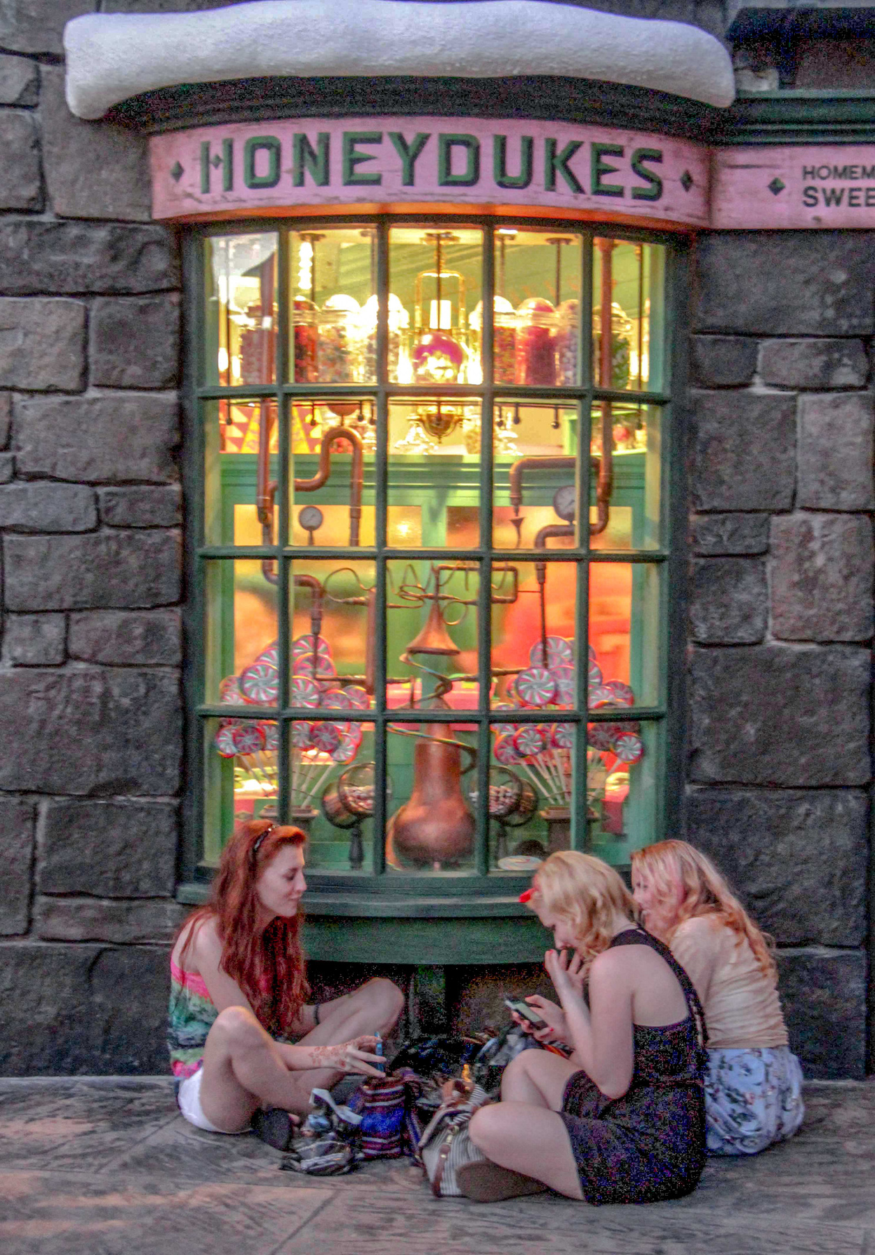 три девицы под окном Гарри Поттер Universal Studios