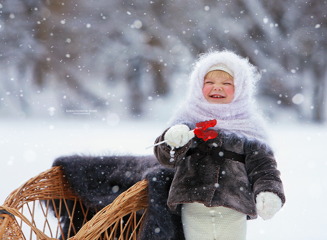 Марфушенька Ребенок петушок на палочке леденец санки зима русская красавица Марфушенька