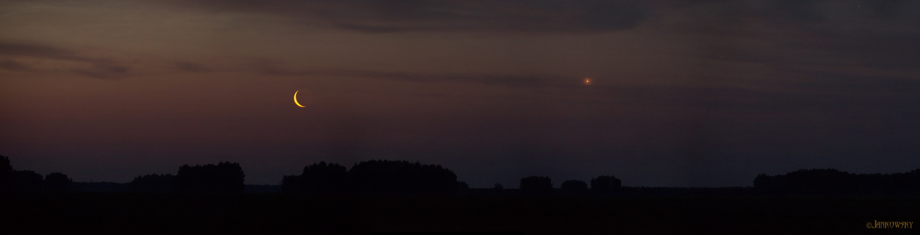 Восход двух серпов над  полем Астровыезд Восход убывающей Луны луна венера серп темное небо поле астрономия панорама омск
