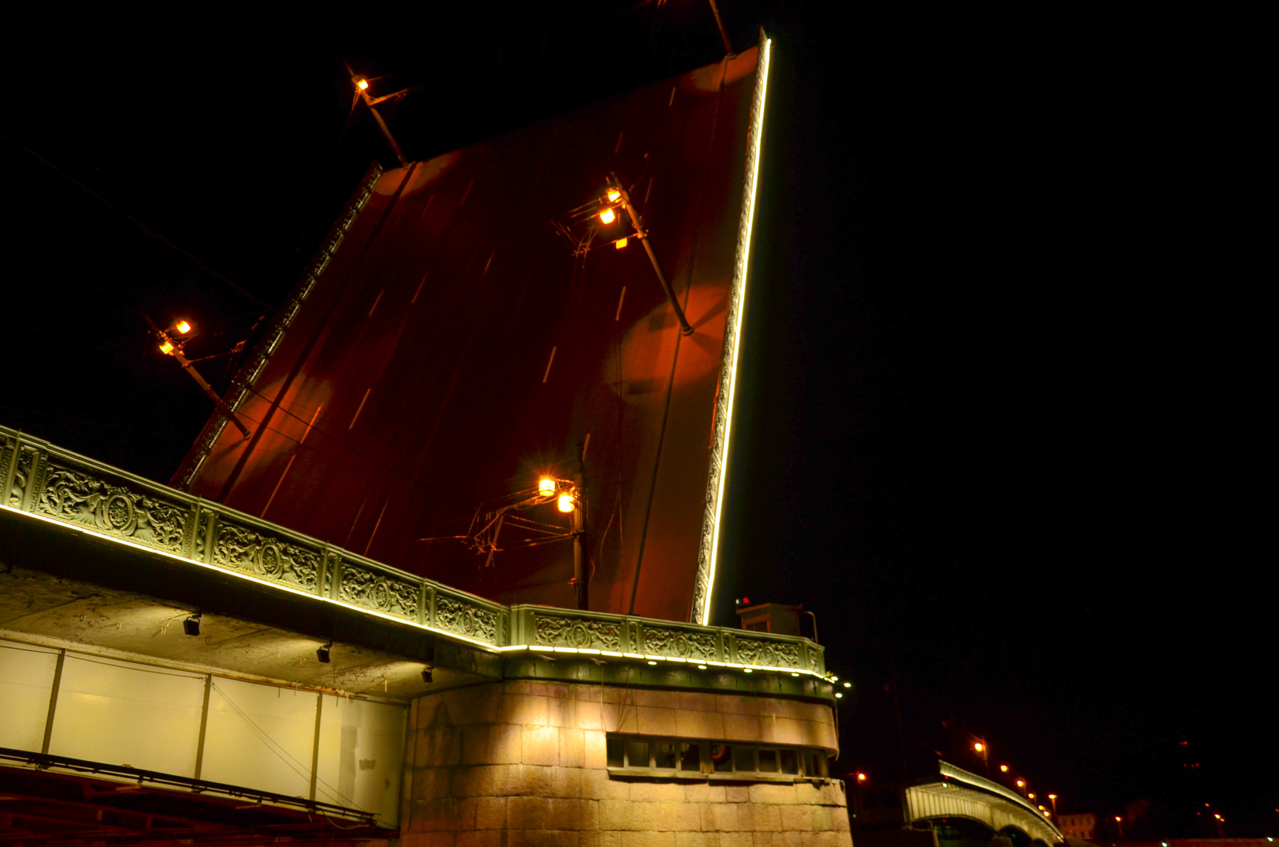 На пересечении Разводной мост ночь Санкт-Петербург прогулка фонари спать пересечение