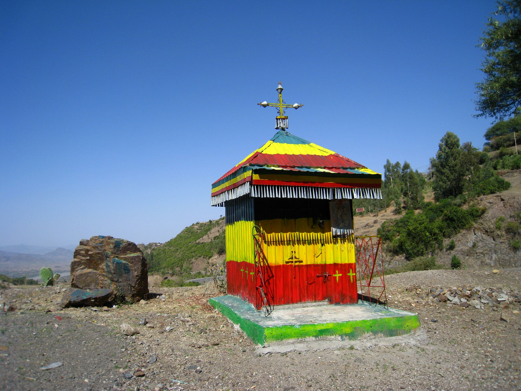 Эфиопская часовня. Эфиопия храм церковь каньон девочка