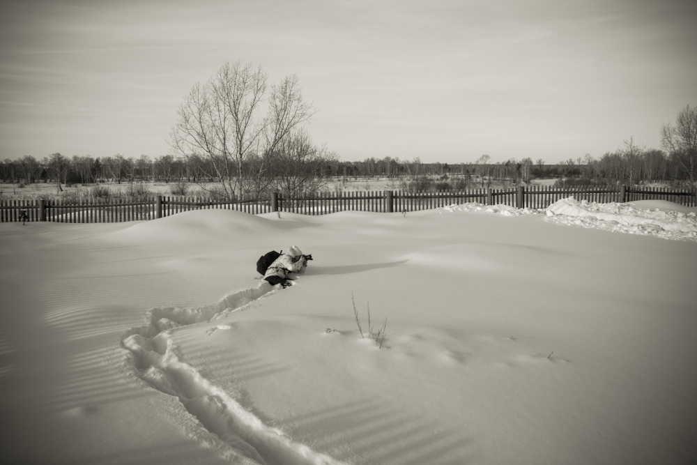 Главное - правильный ракурс фотограф зима снег сугробы деревня пейзаж Сибирь Россия