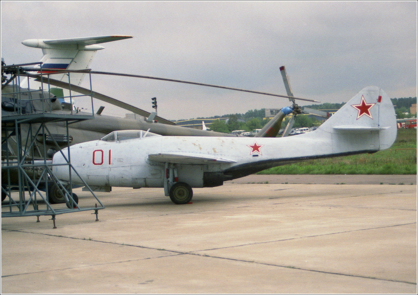 МиГ-9, 1999 год МиГ-9 авиация самолет стоянка Жуковский 1999