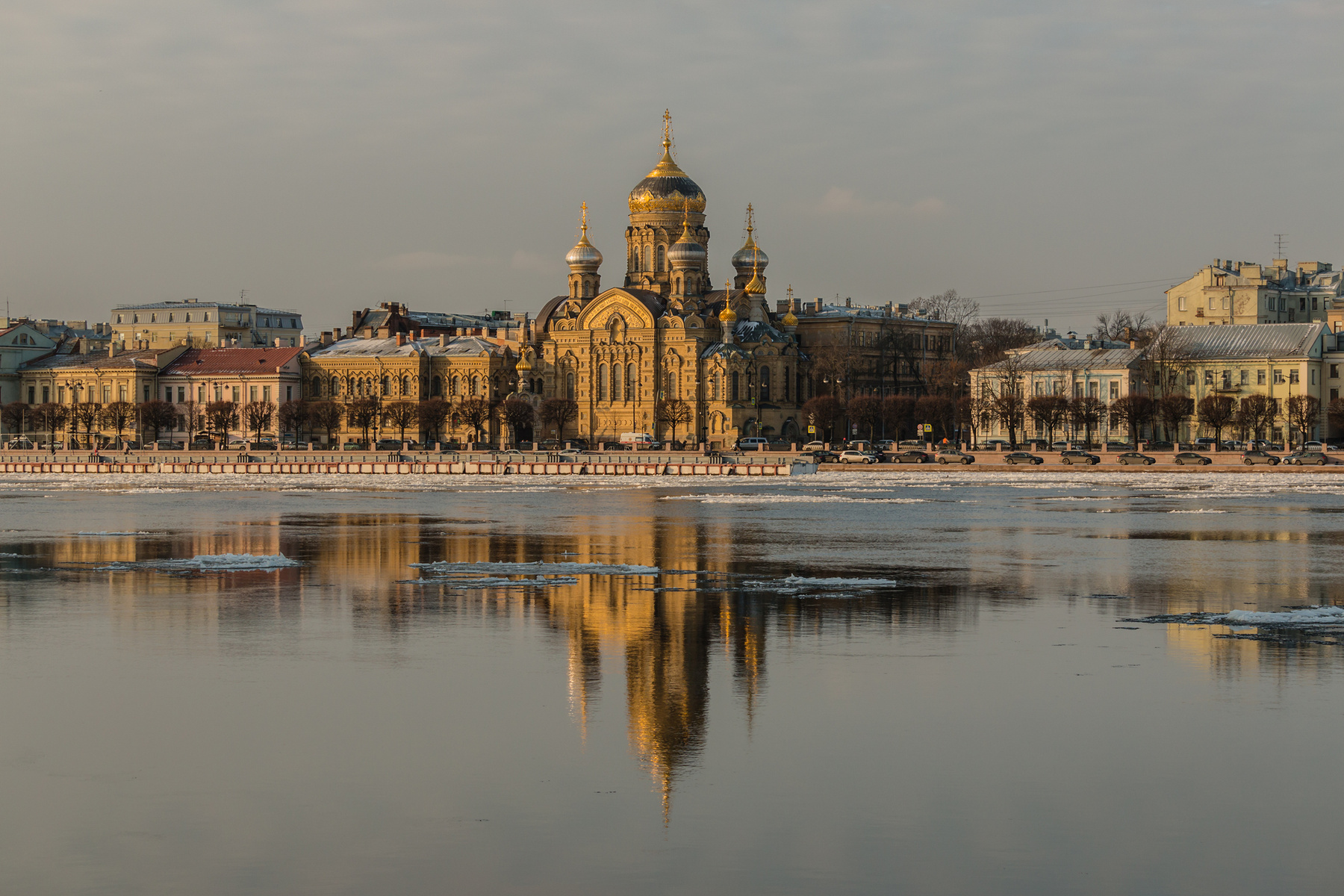Отражение небесного и земного Санкт-Петербург вечер река отражение храм лёд зима небо Большая Нева