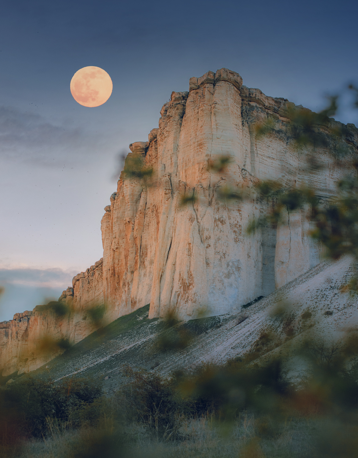 Лифт в скале в Крыму