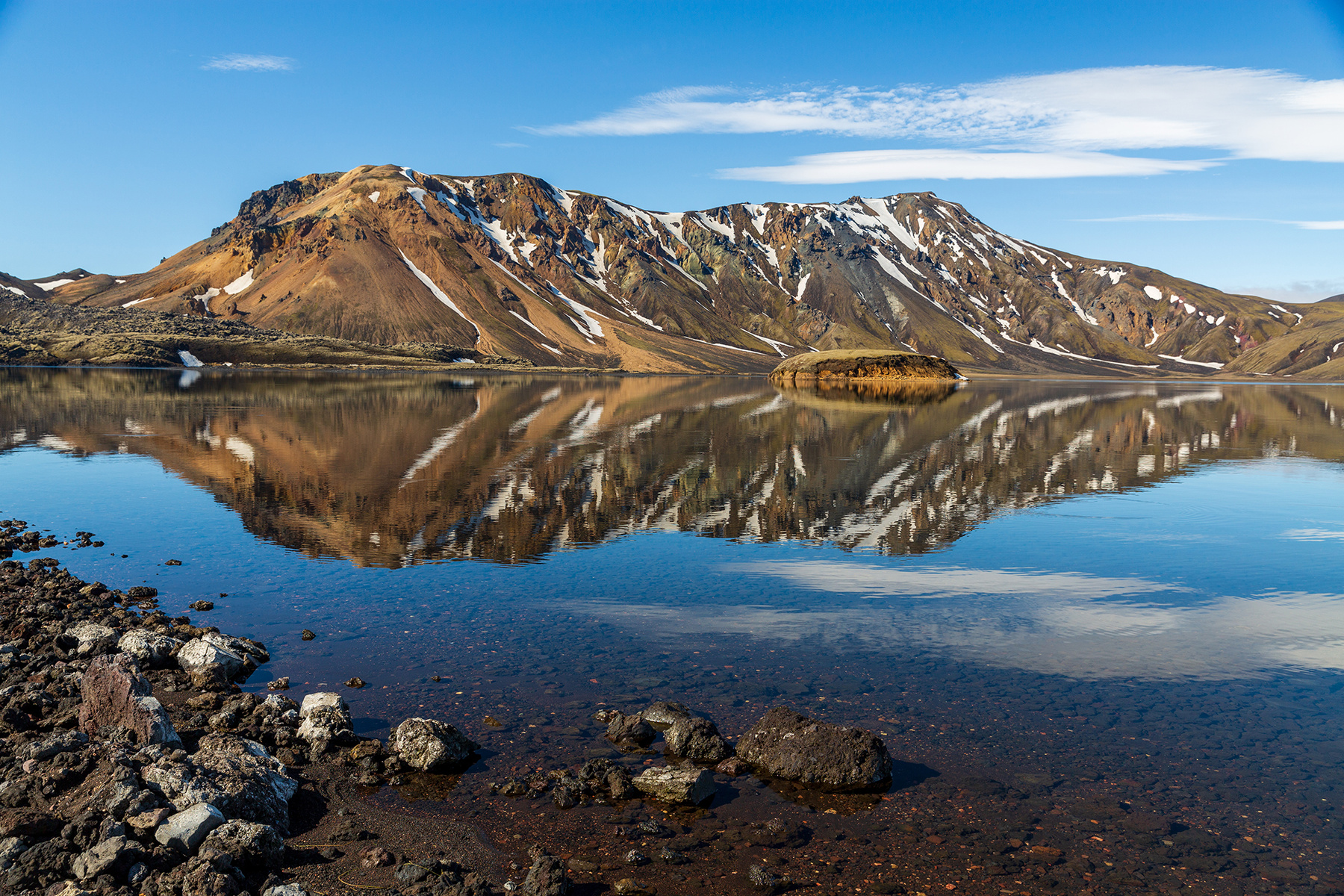 Отражения гор Iceland