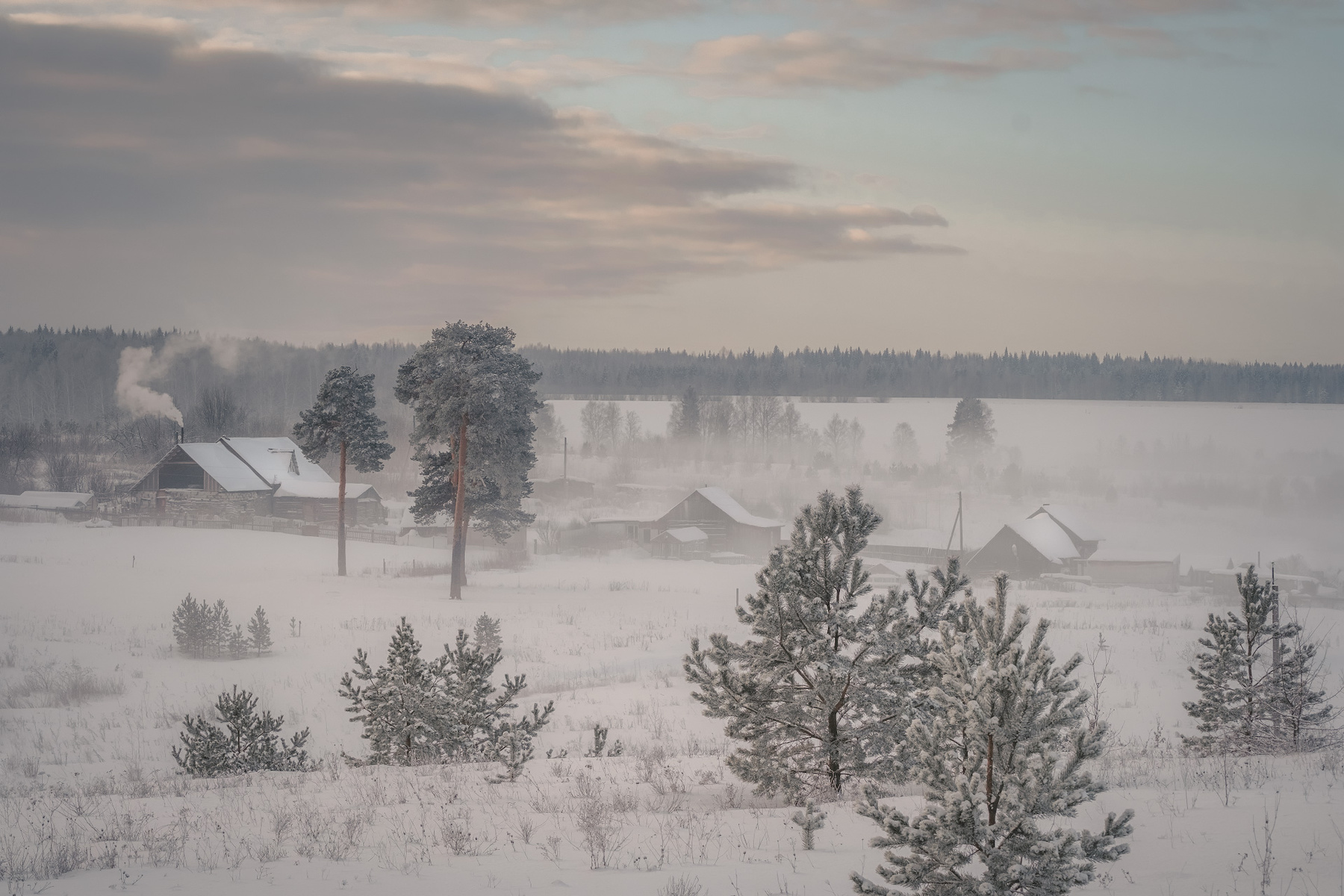 Дыхание зимы зима деревня дома дым метель мороз снег пейзаж вид пермь