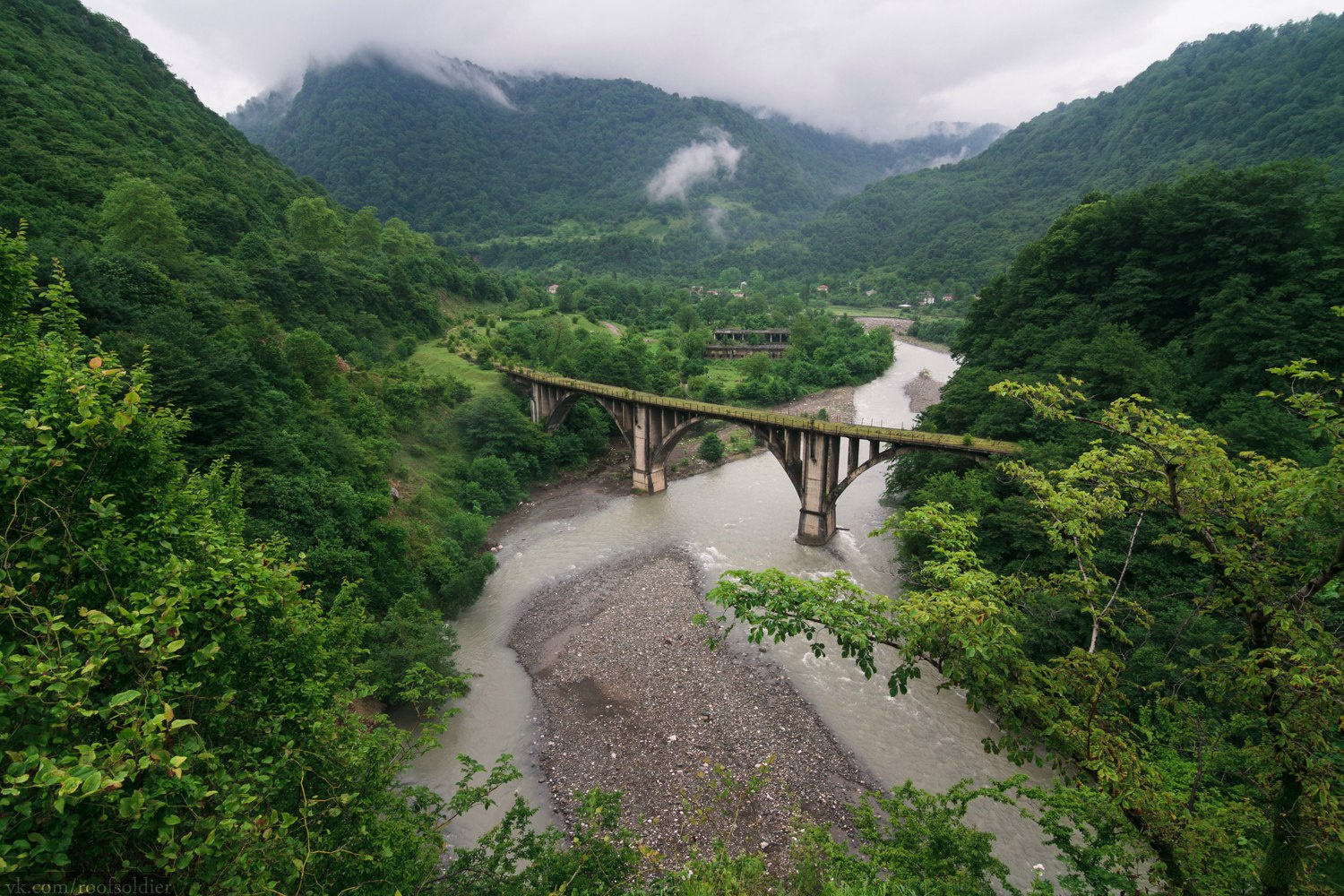 Tkvarcheli express Абхазия Ткварчели Ткуарчал Грузия заброшенный мост природа пейзаж лето лес горы