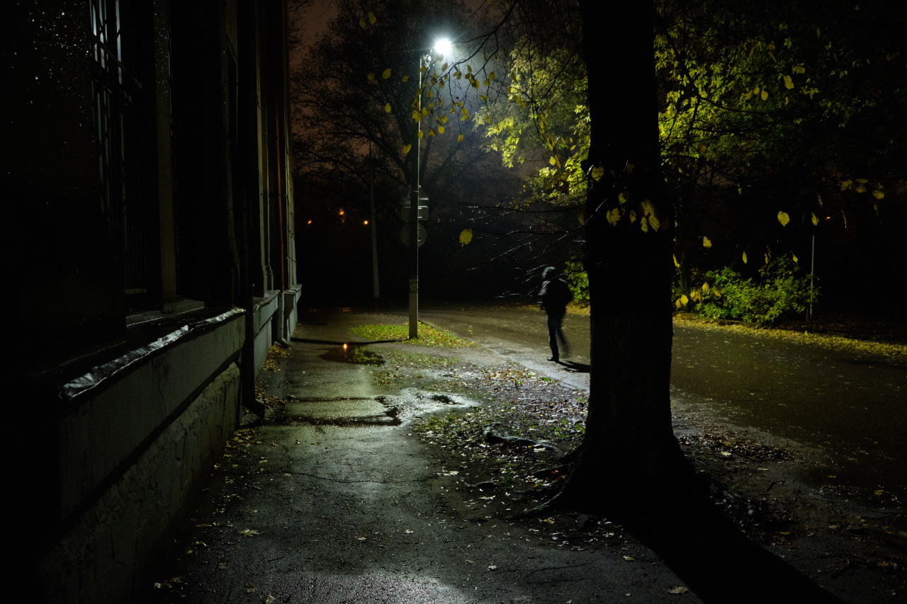 Осенний вечер 4 вечер улица фонарь прохожий