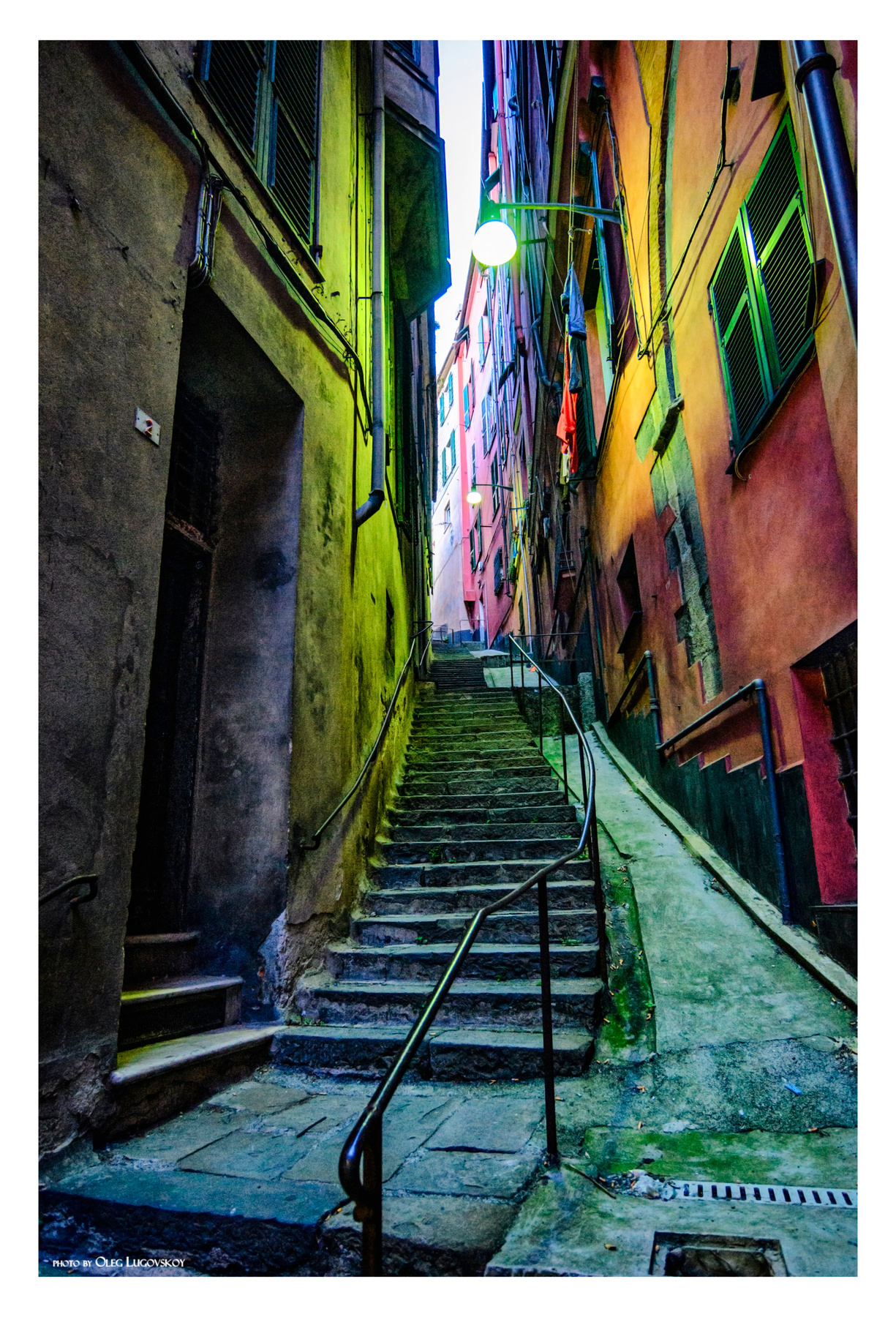 Лестница в Генуе лестница Генуя Италия цвет закат улица