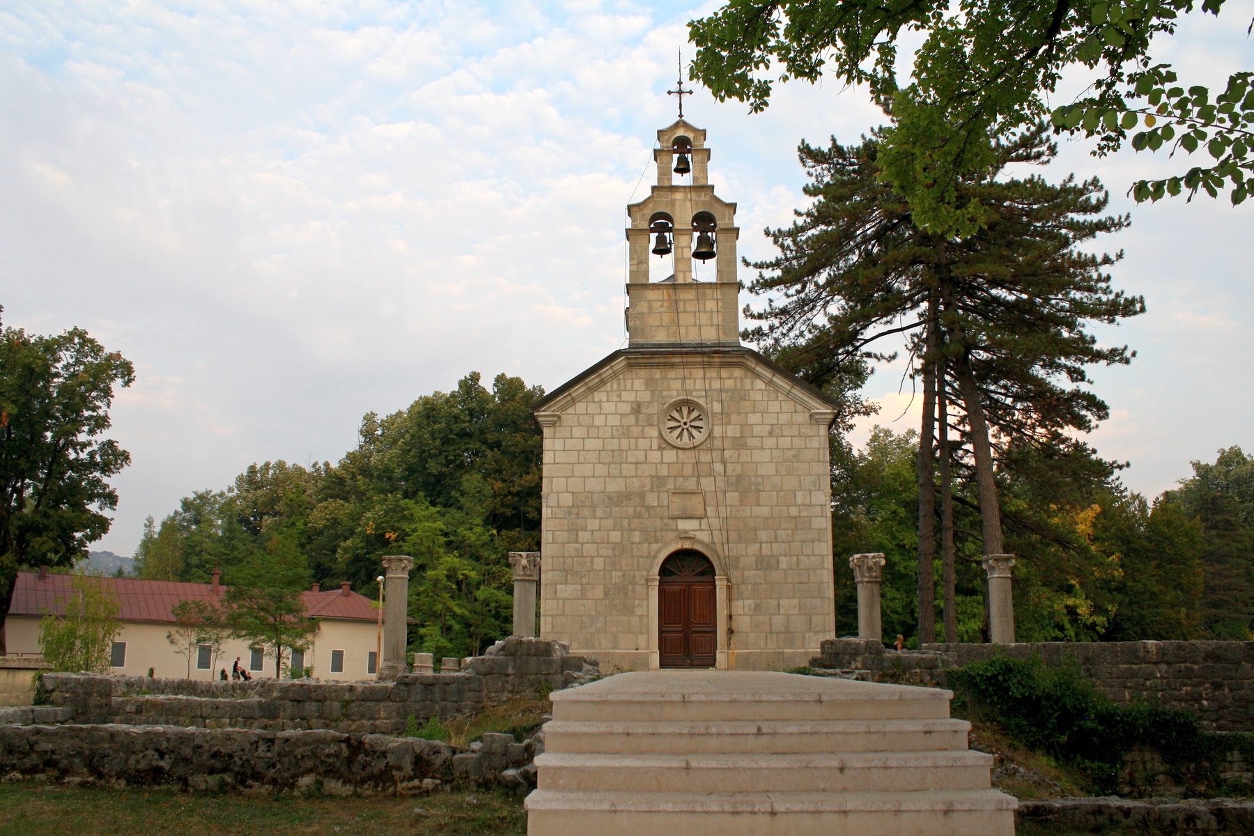 Цетинье. Церковь Рождества Пресвятой Богородицы на Чипуре храм цетинье черногория