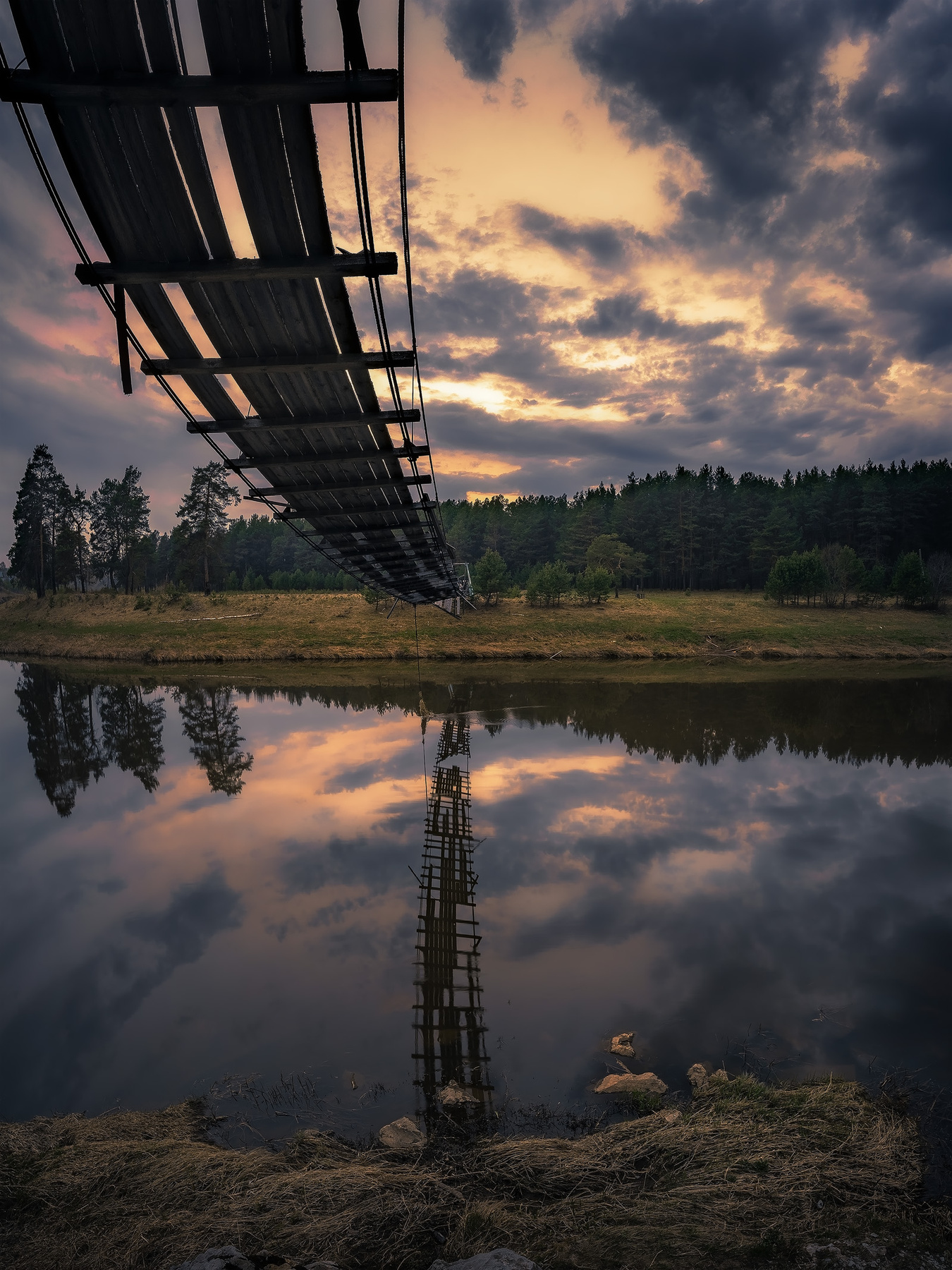 Старый мост мост река закат вечер нейва урал вода отражение облака весна