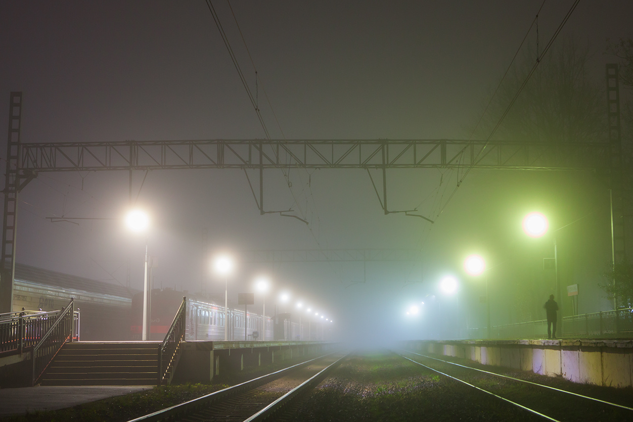 Где-то в полночь туман вокзал перрон
