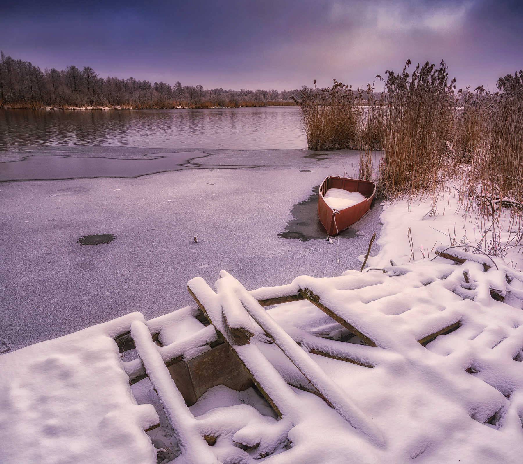 *** зима снег природа подмосковье лодка озеро пейзаж