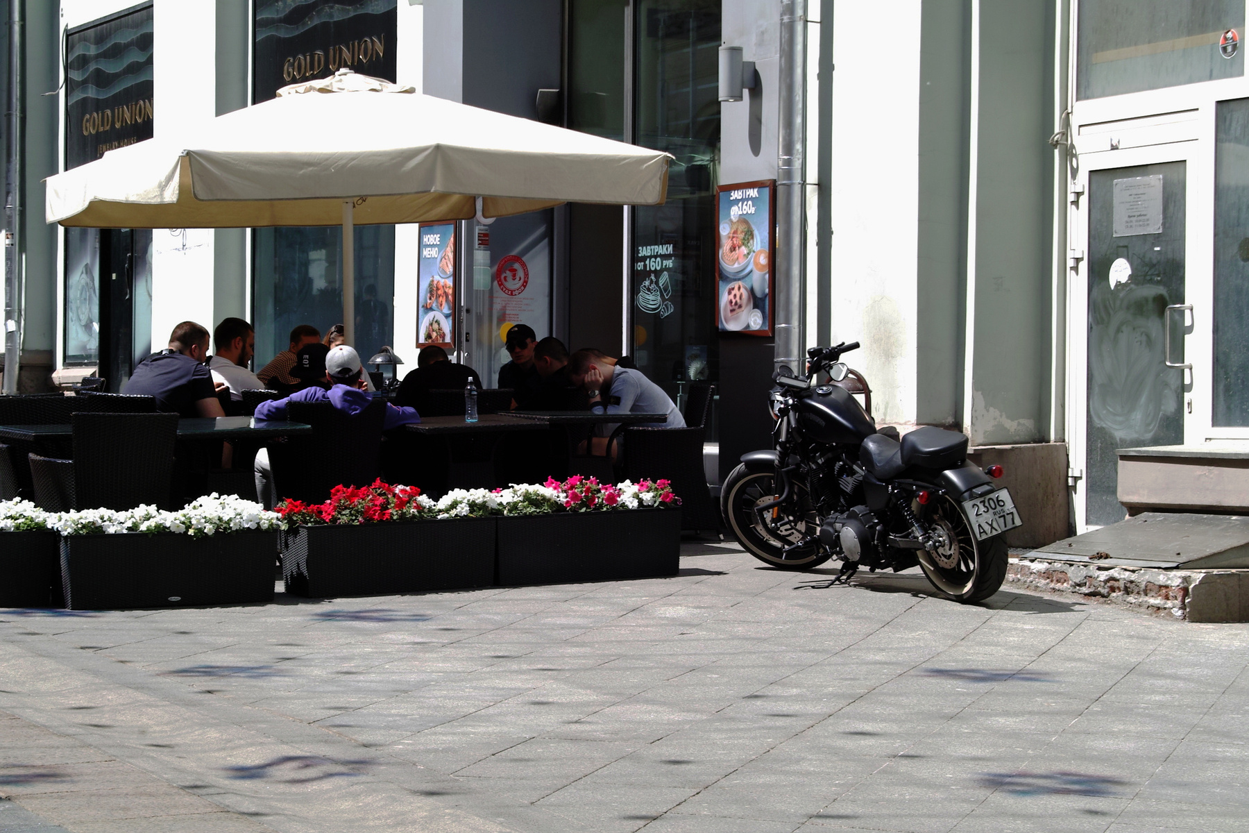 Железный конь город Москва переулок Камергерский кафе мотоцикл