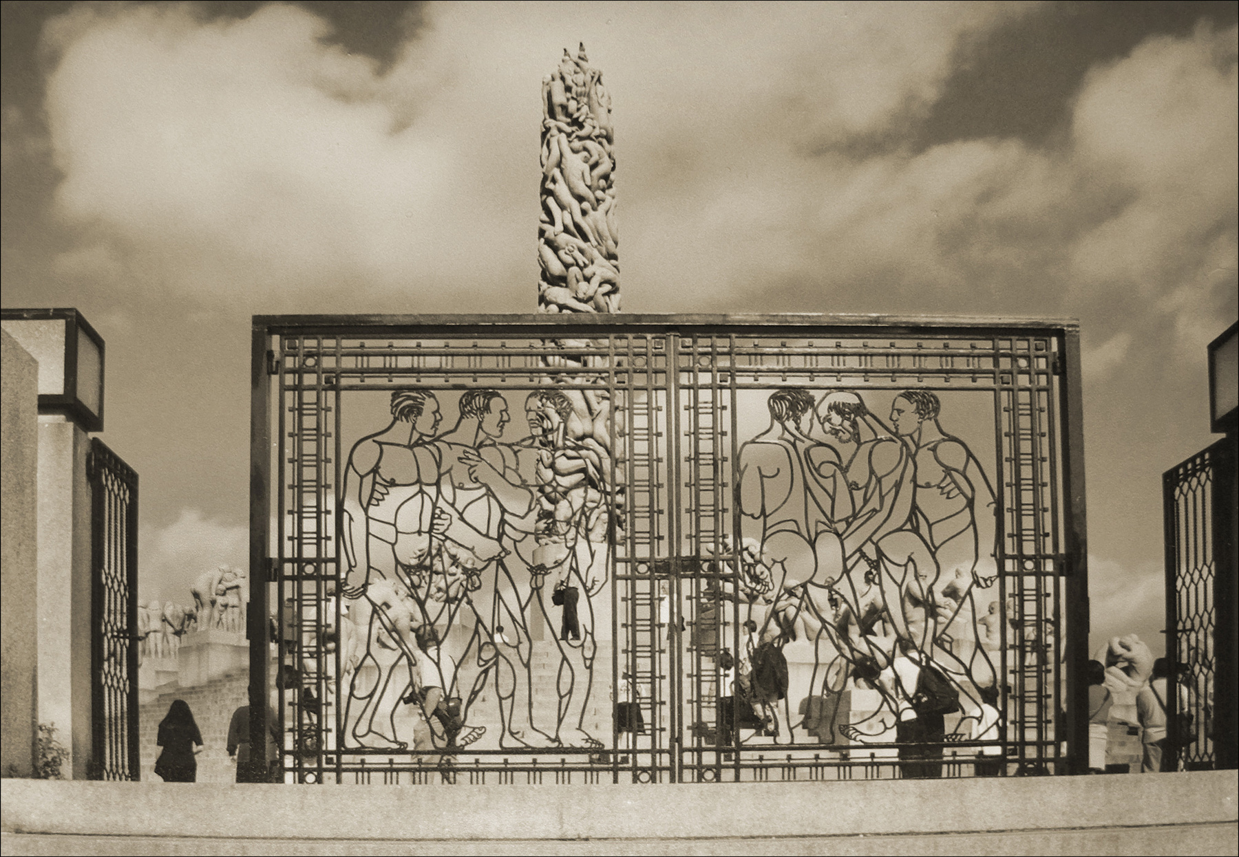 Главные ворота Парка скульптур Вигеланда в Осло 