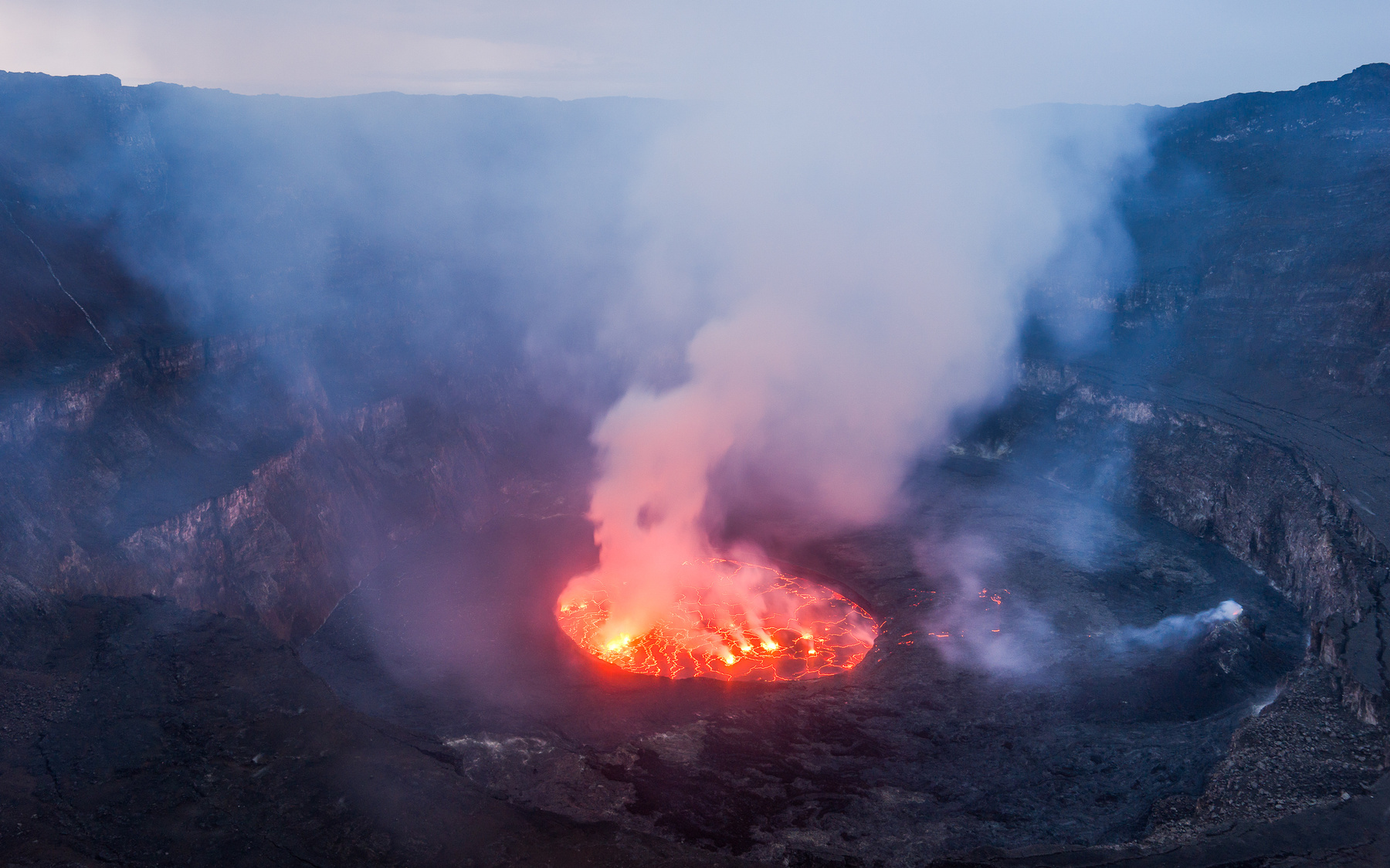 Инферно вулкан лава конго африка ньирагонго вирунга