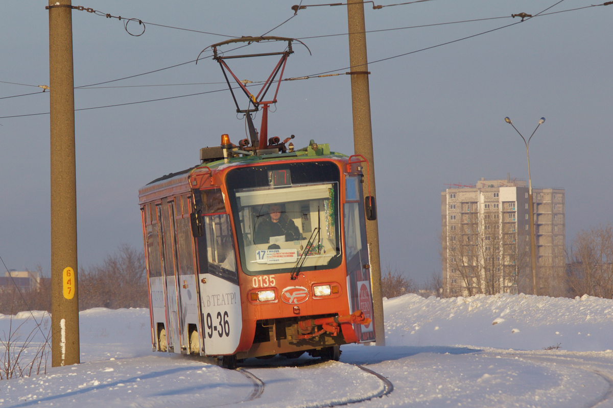 ... трамвай зима снег