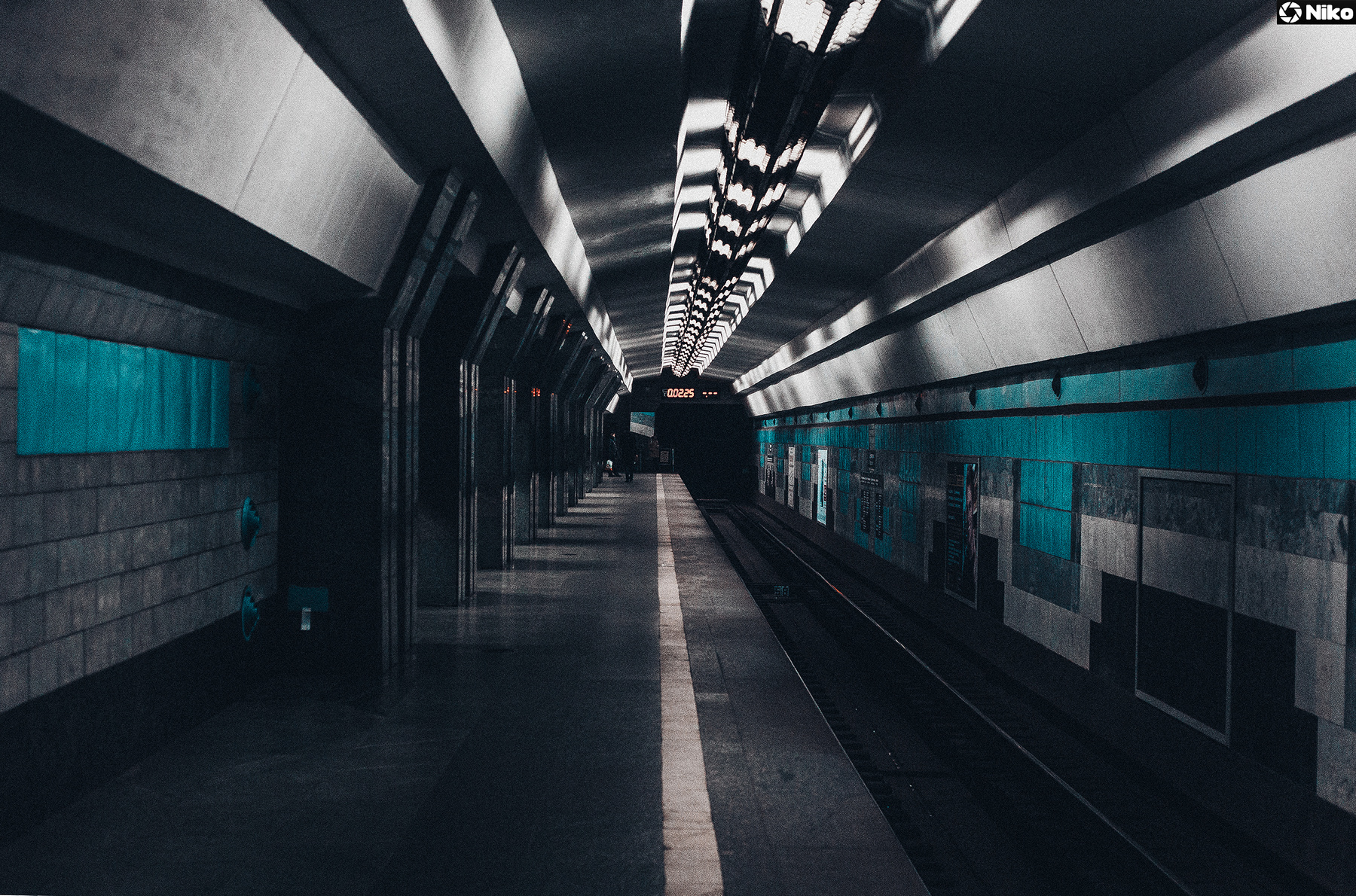 м. Госпром. За полночь метро цветная фотография марк Харьков Украина