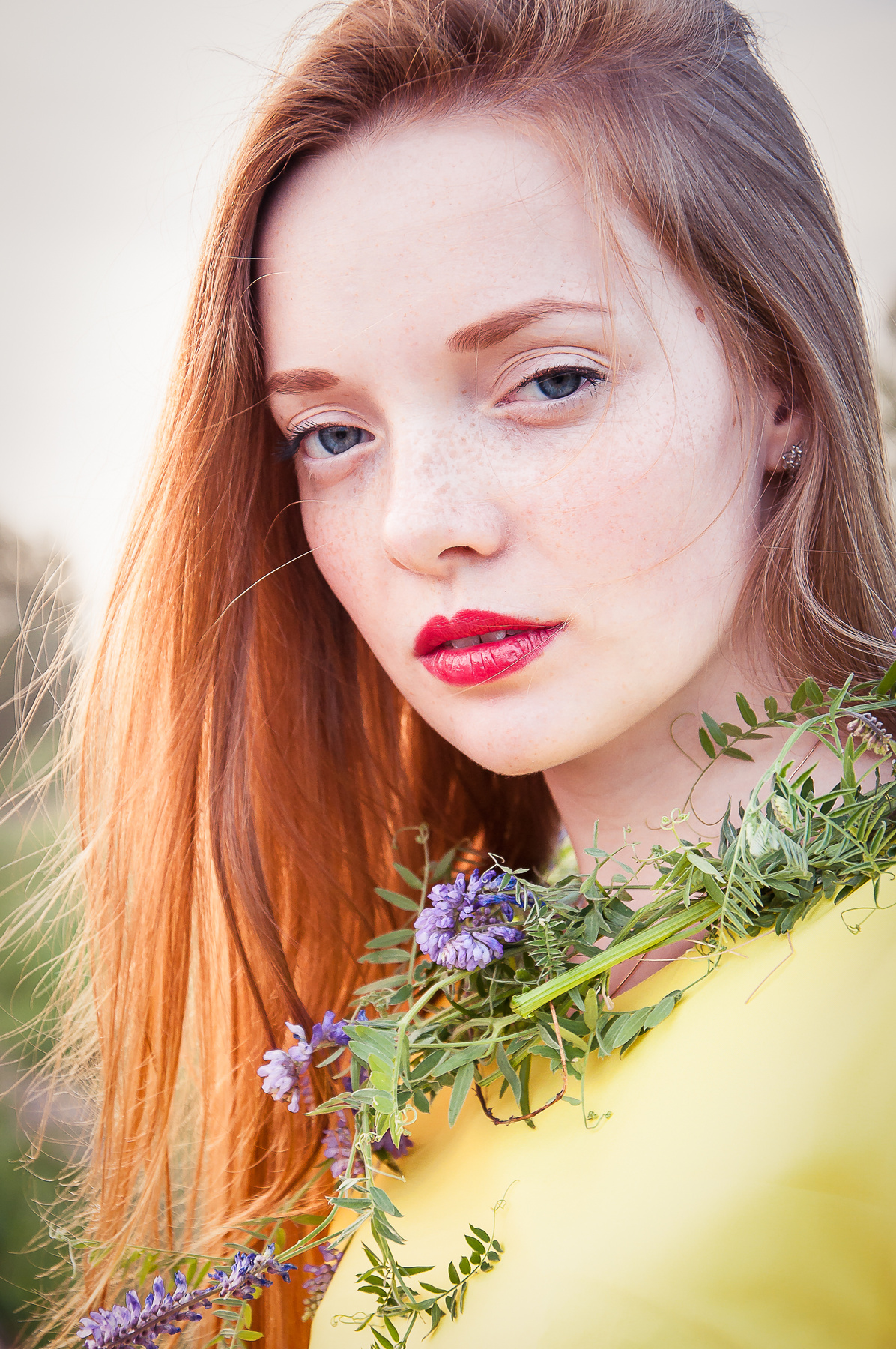 Юлия рыжая девушка цветы лето