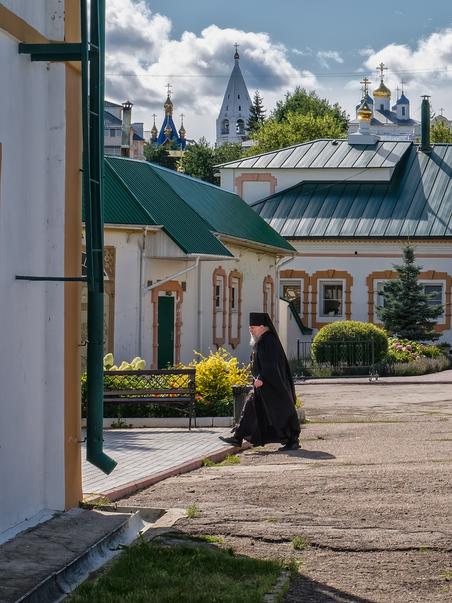 Пора на службу Свято-Троицкий мужской монастырь Чебоксары священник