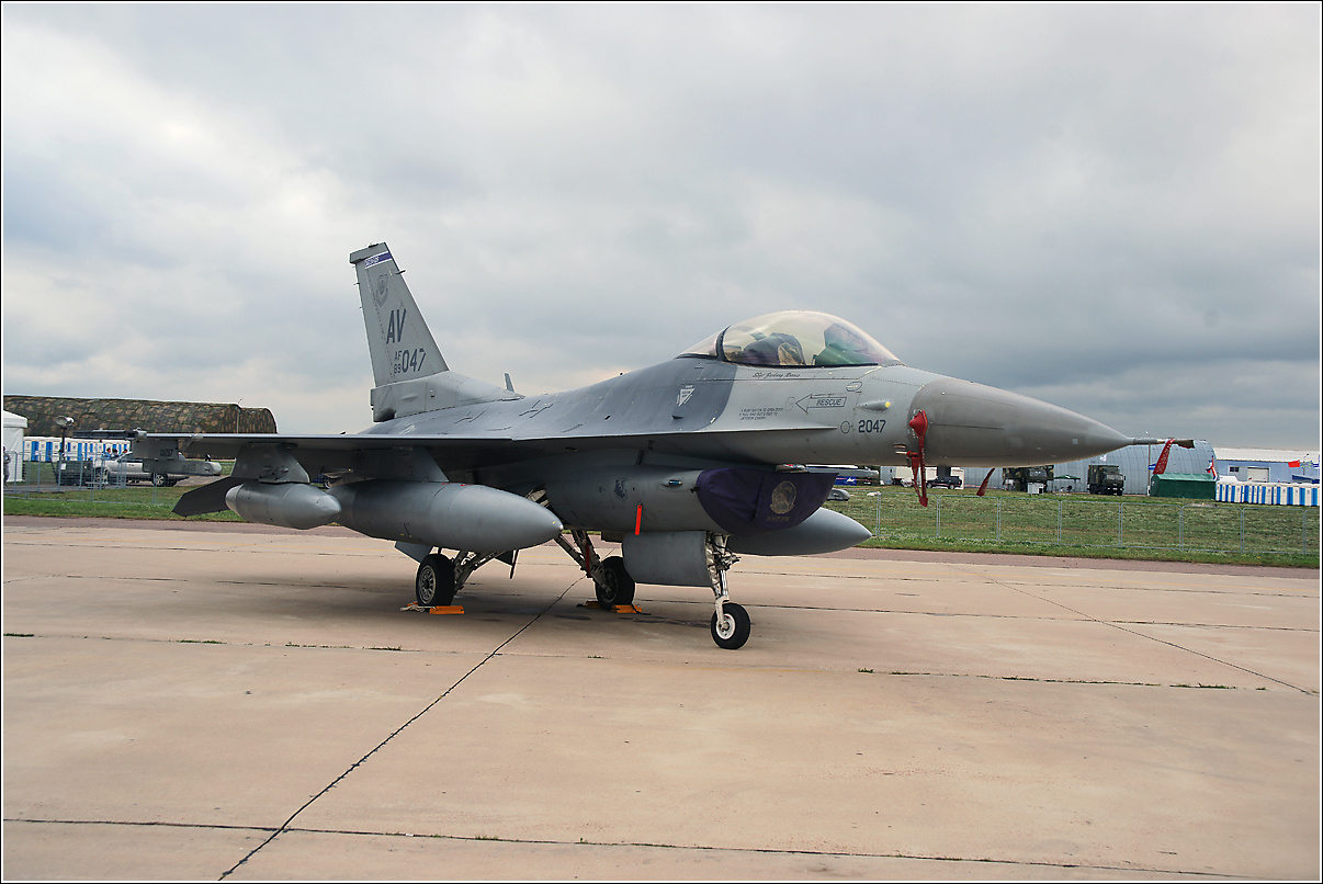 F-16c F-16c апвиация самолет США стоянка Жуковский МАКС-2011