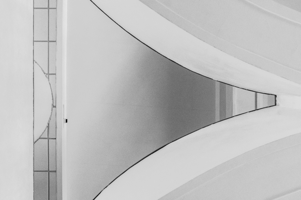 Из серии «Городские абстракции» архитектура здание линии формы изгибы город Ле Корбюзье Le Corbusier модерн культура архитектор идеал Россия 2021