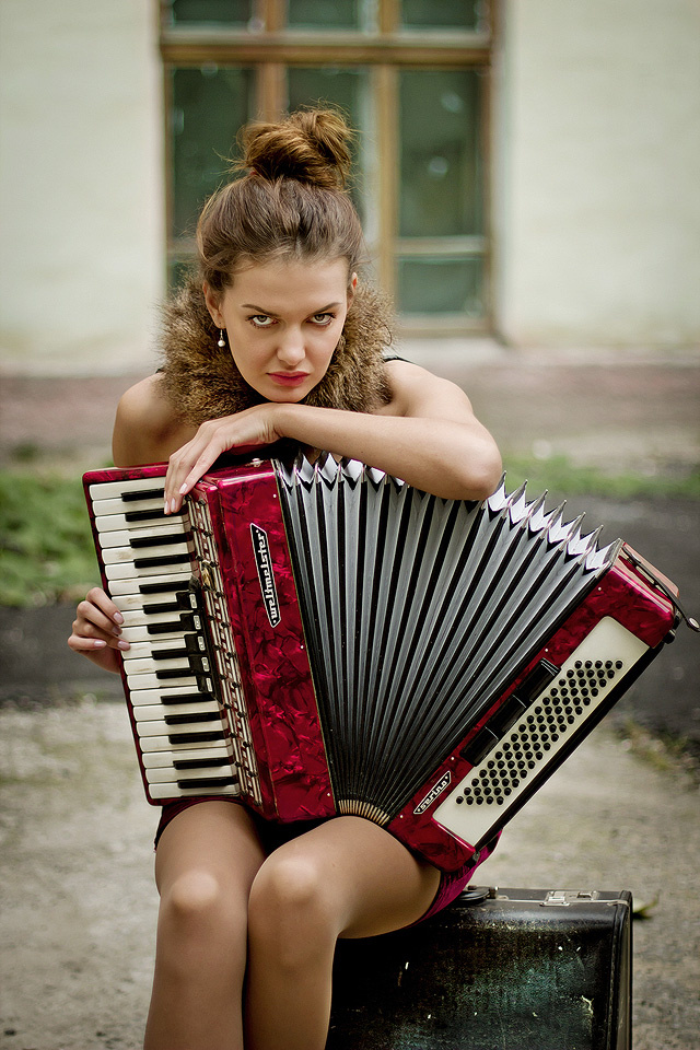 Женщины поют русские песни голышом эротика (56 фото)