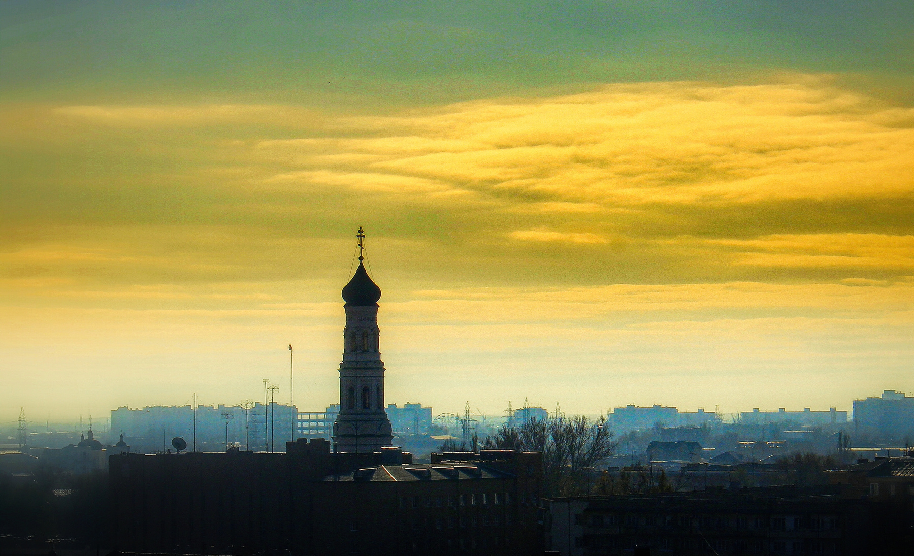Утро, вид с крыши город утро вид с крыши часовня