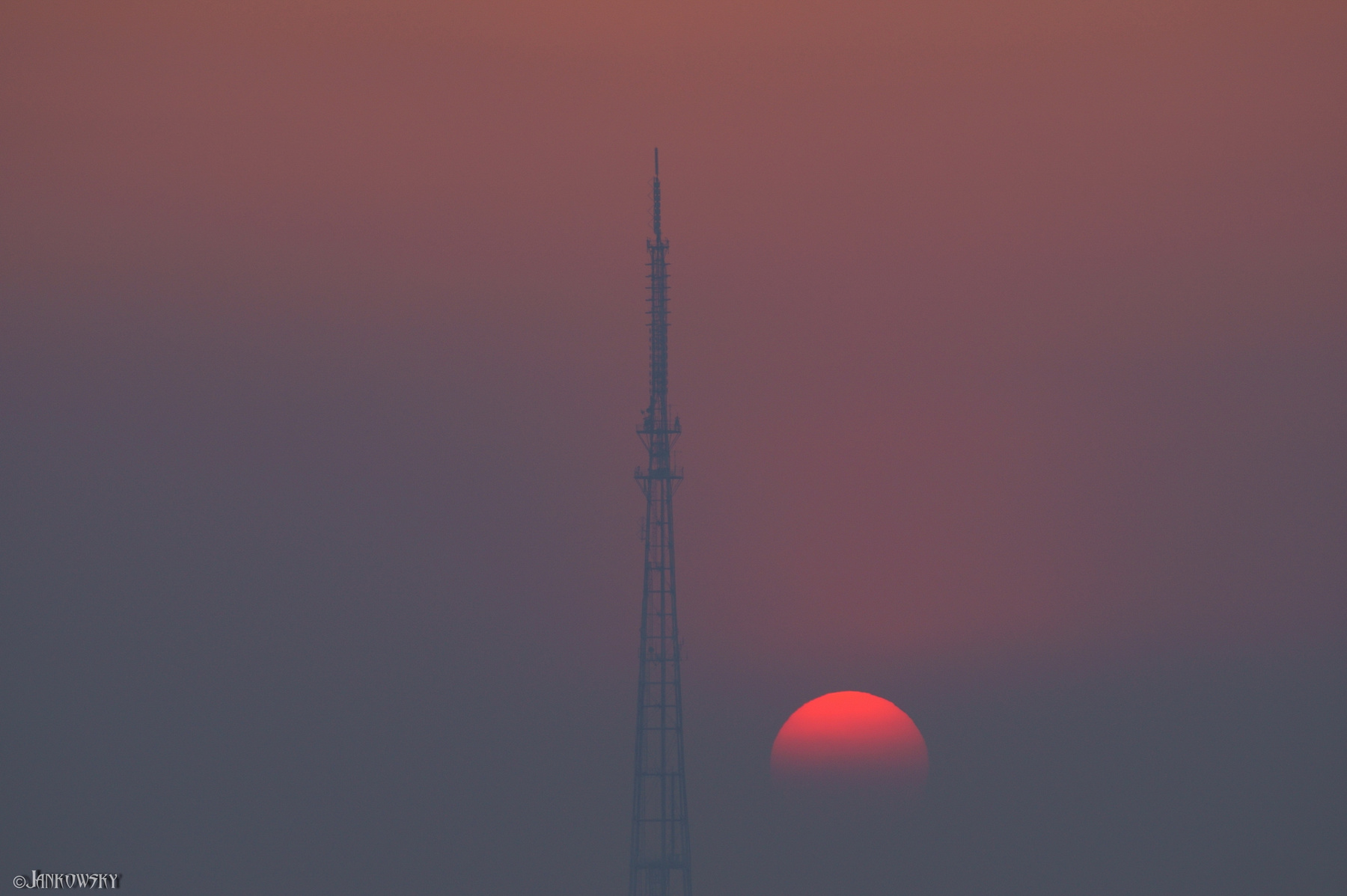 Пекло 6.05.21 -  Транзит  по телебашне омск смог солнце транзит телебашня диск солнца красное туман canon FD 300mm f2.8