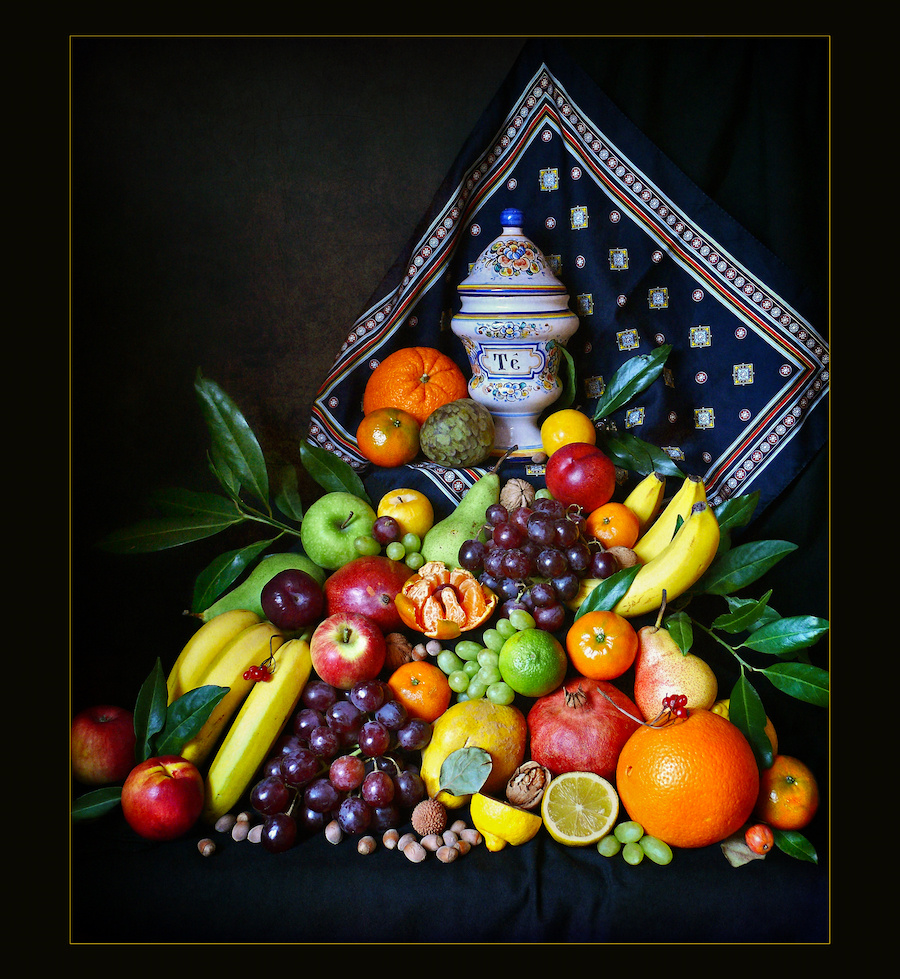 Фруктовый Олимп натюрморт гора фруктов разные фрукты бананы гранат виноград апельсин