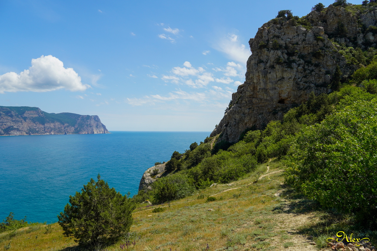 Высокие берега Крым пейзаж Чёрное море горы лето