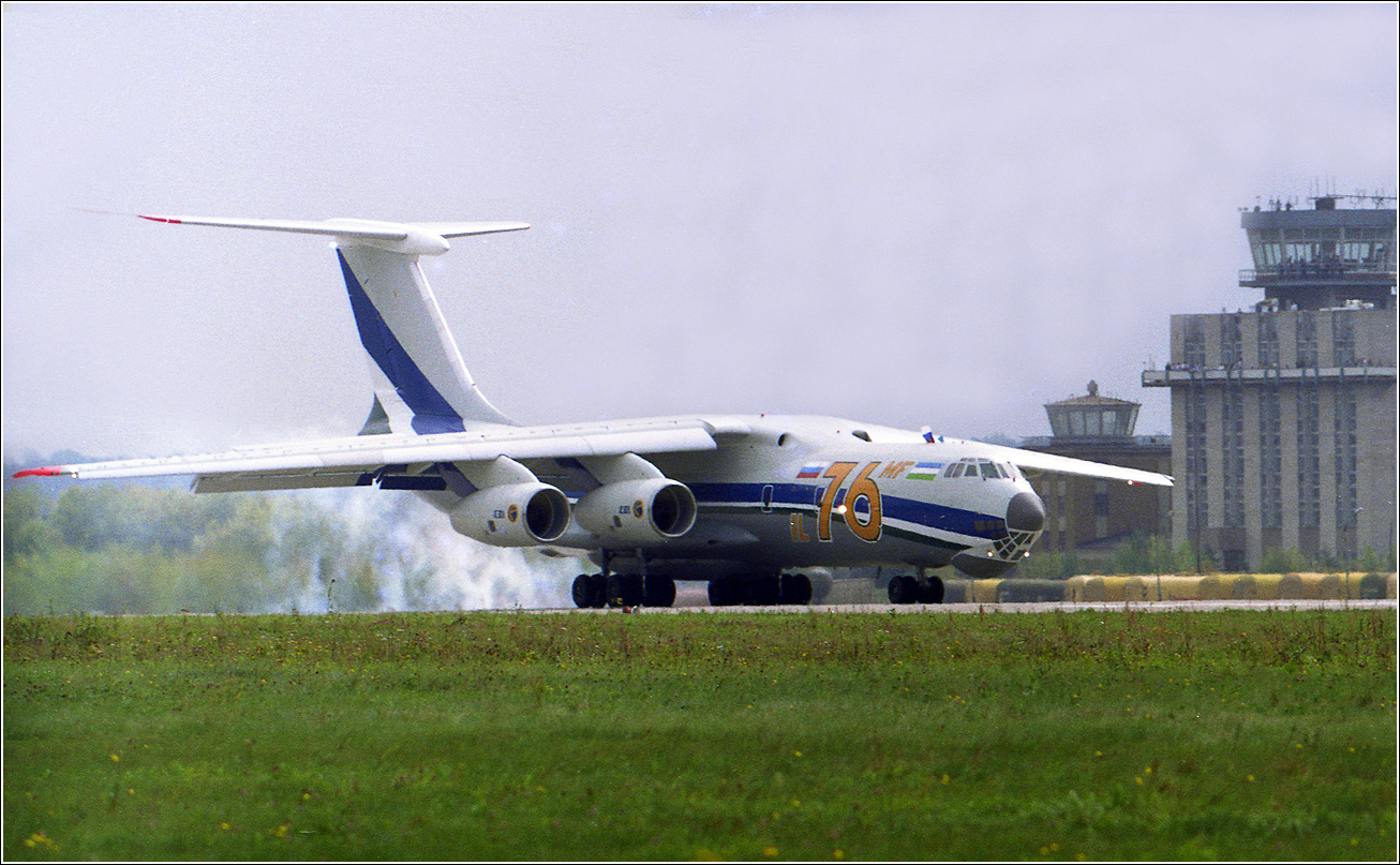 Ил-76 Ил-76 авиация самолет посадка 1995 август МАКС-95 Жуковский