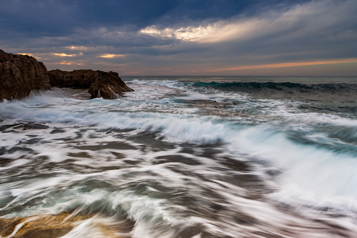 Средиземное море Средиземное море небо камни вода песок облака пляж парк шторм национальный израиль север закат солнце ветер брызги волны весна природа пейзаж лучи