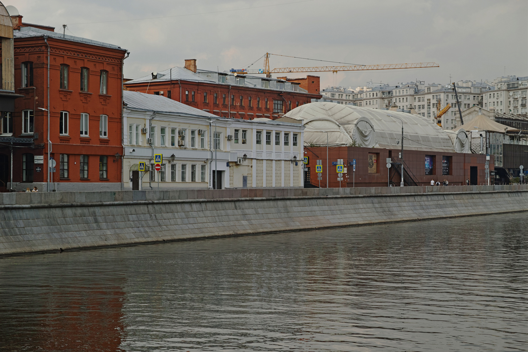 Болотная набережная город Москва канал Водоотводный набережная Болотная