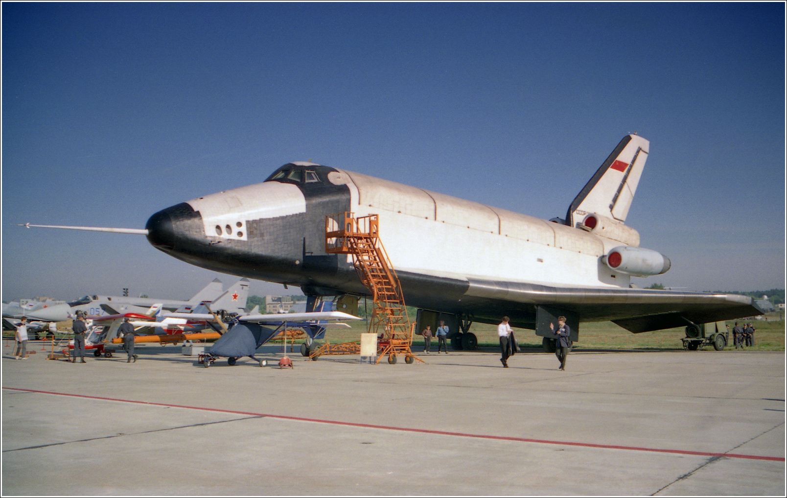 Буран, 1998 год Буран авиация космонавтика челнок стоянка Жуковский 1998