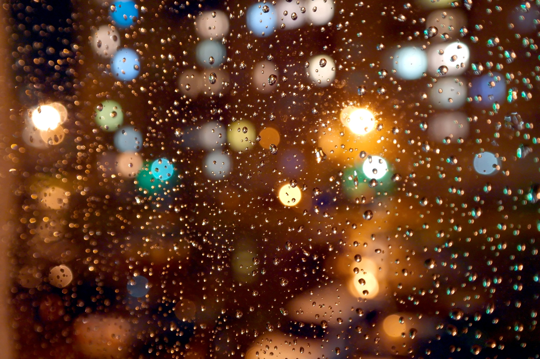 За окном дождь 