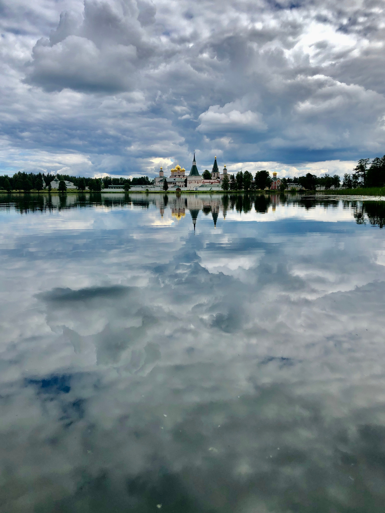 Тихий Валдай озеро небо облака штиль