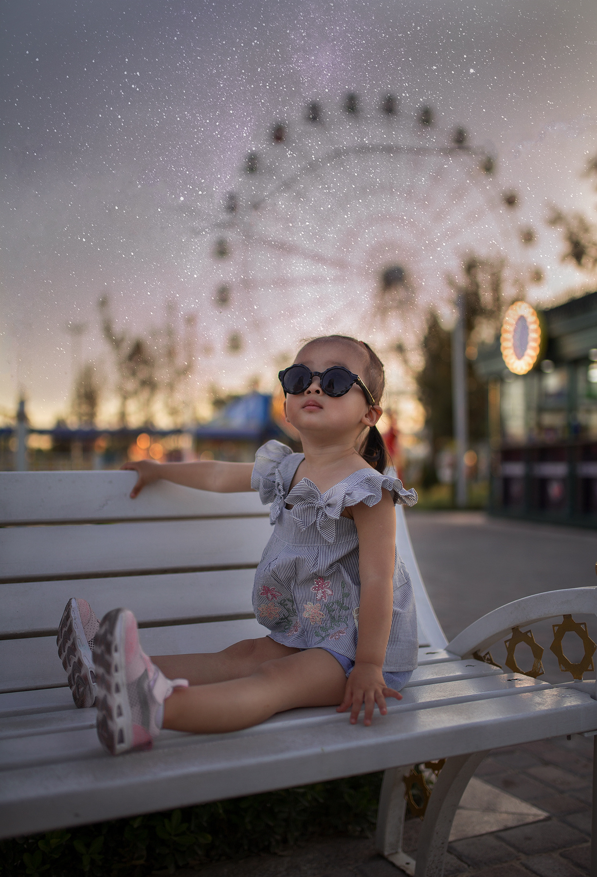 Amusement park дети девочка дочка парк скамейка