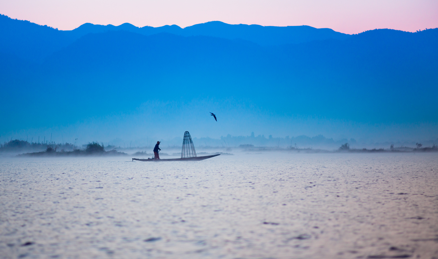 *** инле озеро бирма мьянма рыбак утро рассвет