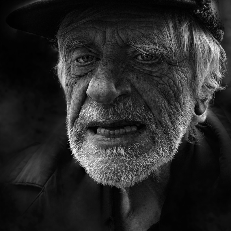 старик, который всегда куда-то торопится улица город лица портрет street photography люди Санкт-Петербург