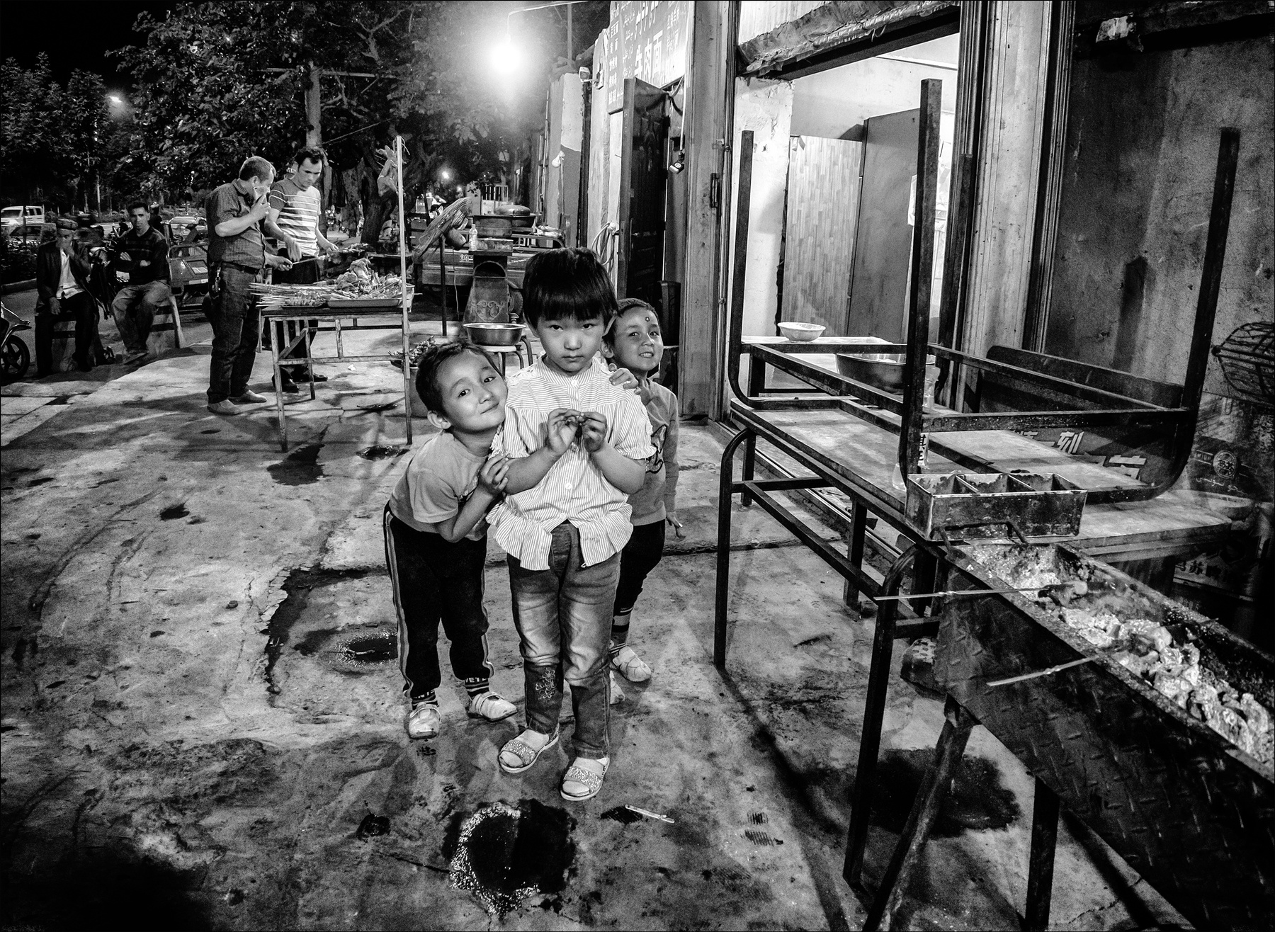Дети Китая. китай дети чб улица стрит вечер