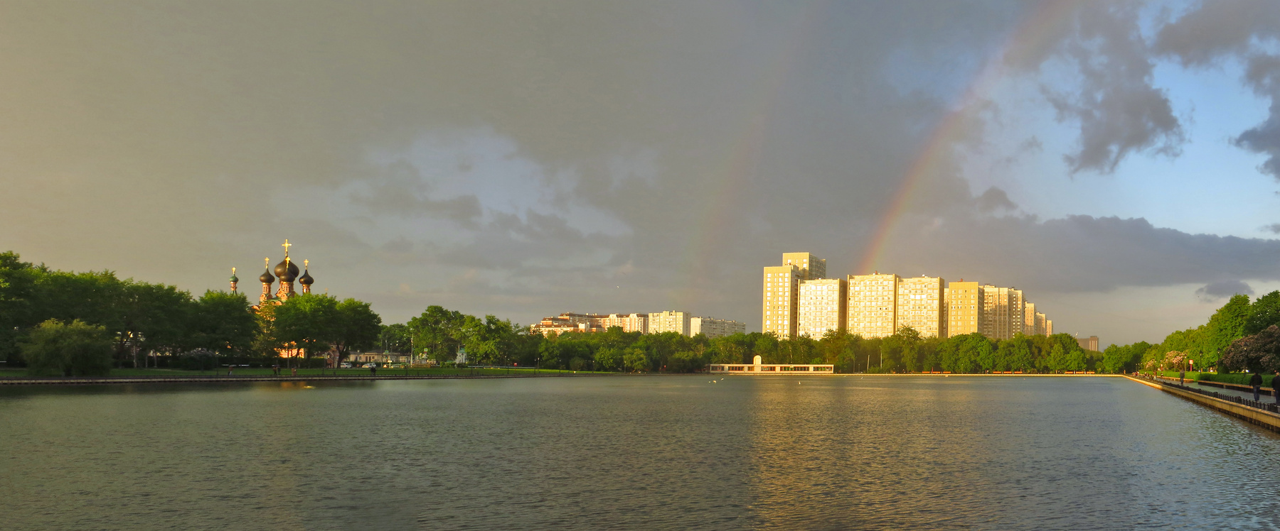 Перед дождем у Останкинского пруда Москва Останкино пруд радуга